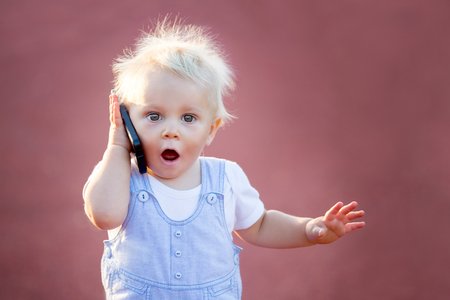 Contact kid phone